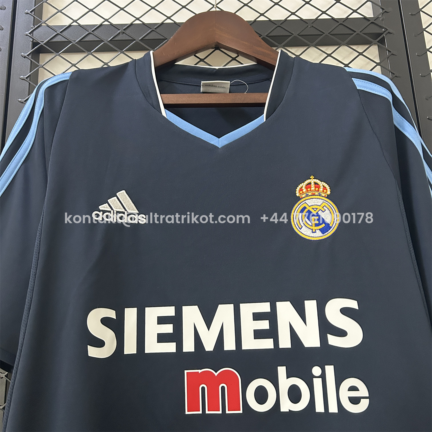 UltraTrikot-Retro Real Madrid 2003-04 Away Jersey