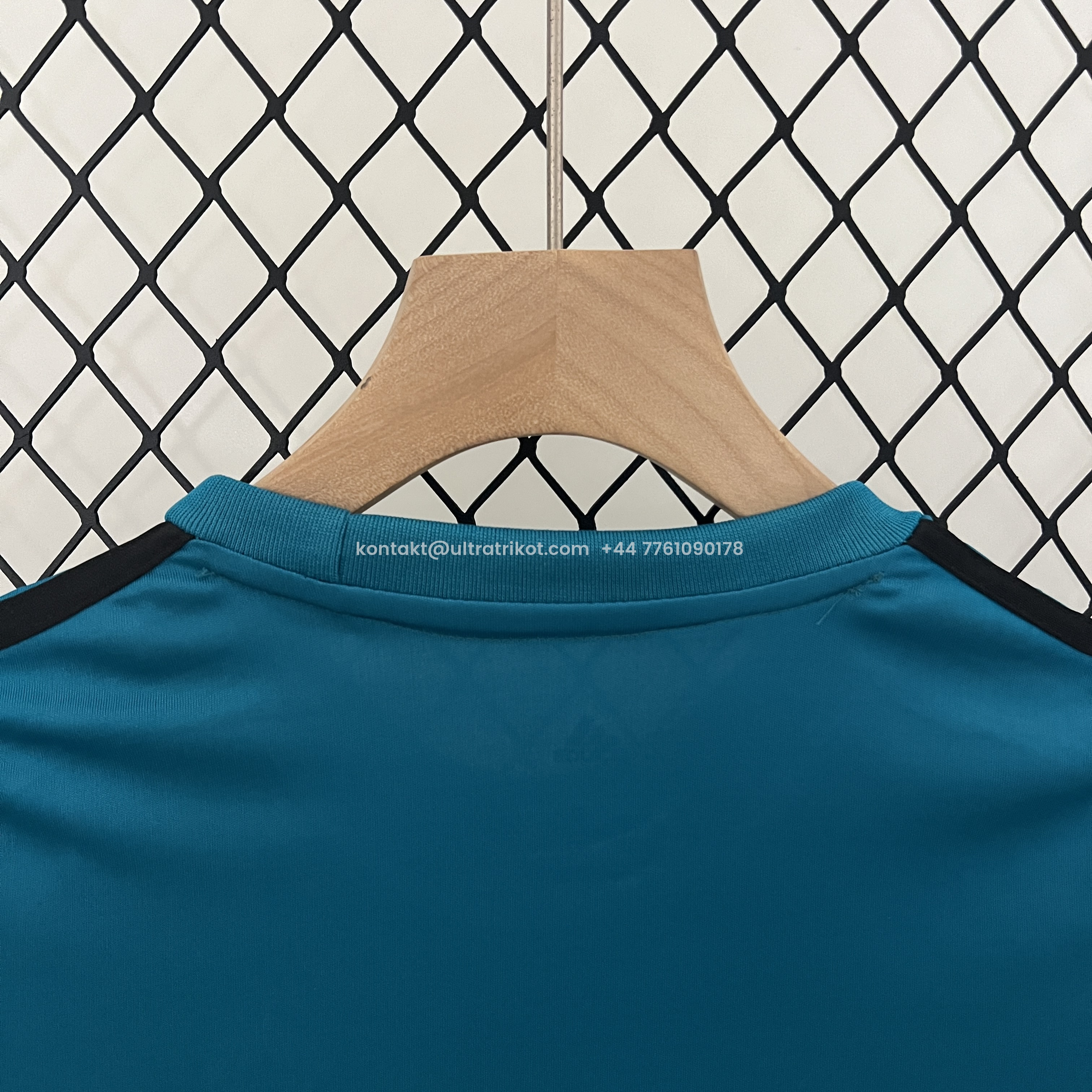 UltraTrikot-Retro Real Madrid 17-18 Third Kids Kit