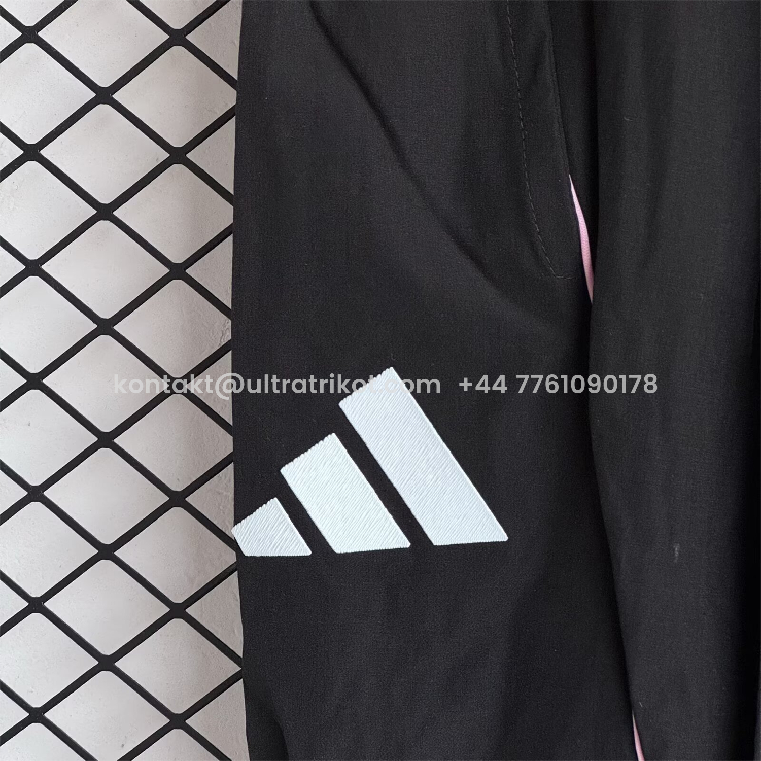 UltraTrikot-Juventus 25-26 Yellow Lines Windbreaker Training Set - Black Top and Pants