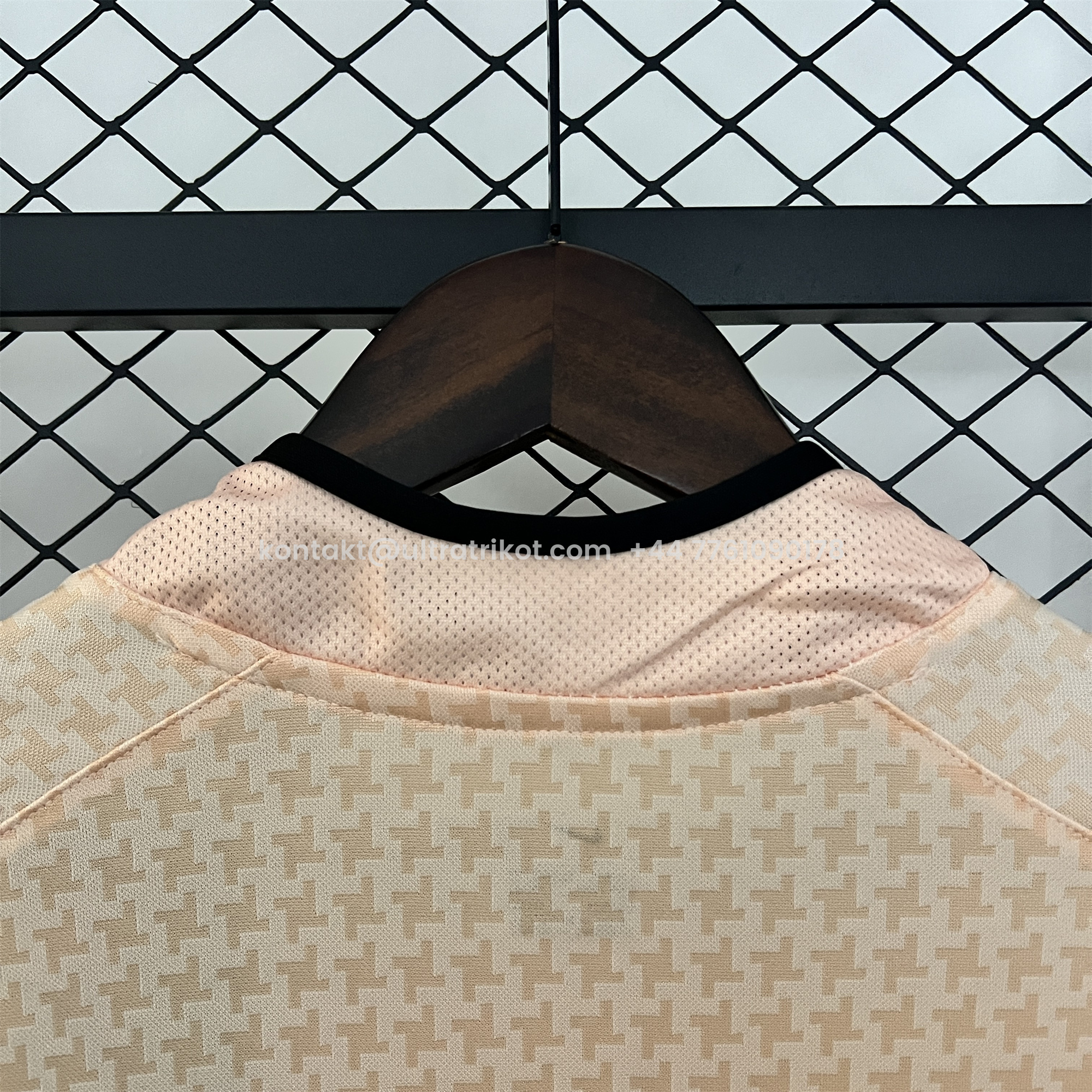 UltraTrikot-Retro Juventus 2003-04 Away Jersey