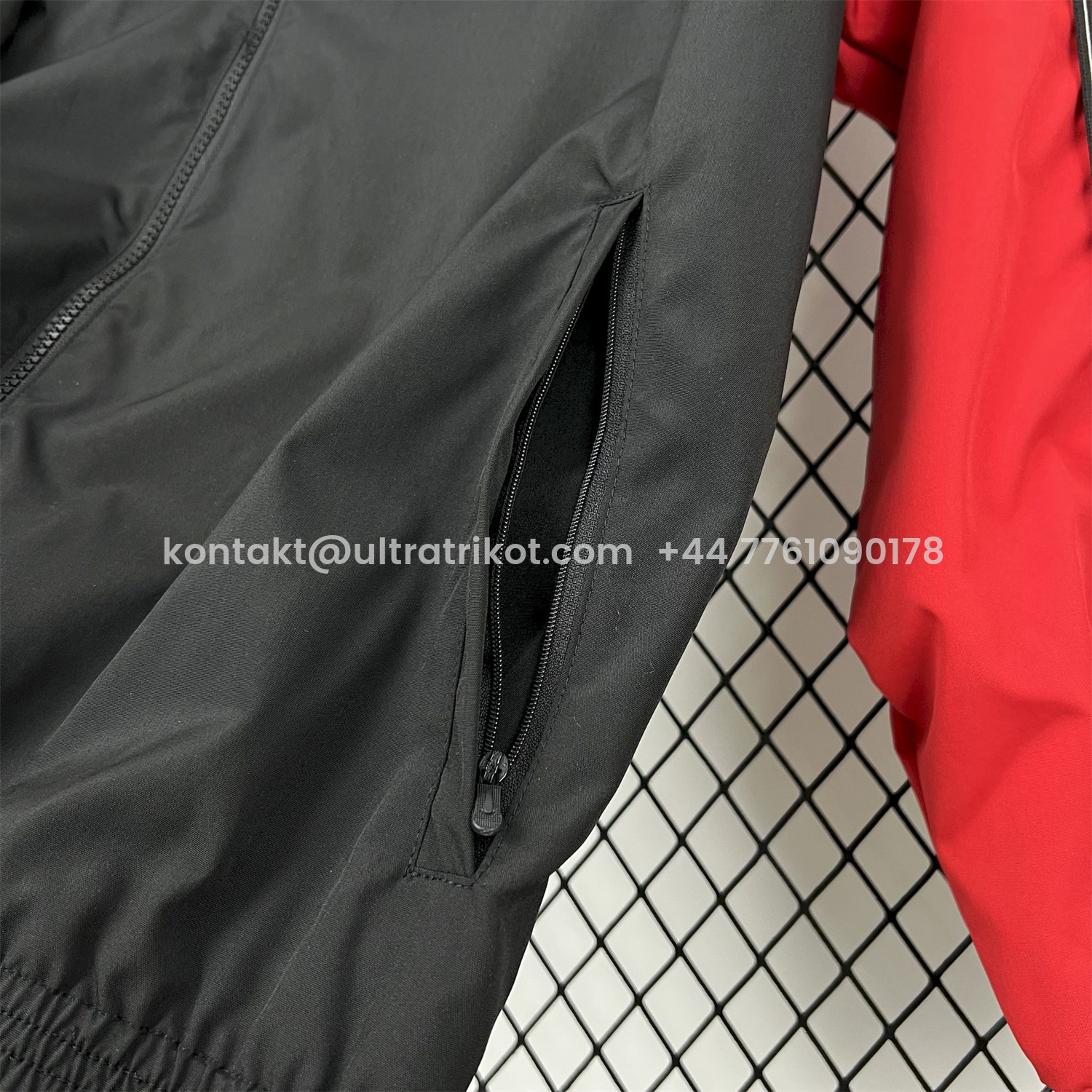 UltraTrikot-Retro Manchester United 1998-99 Throwback Windbreaker Jacket - Black and Red