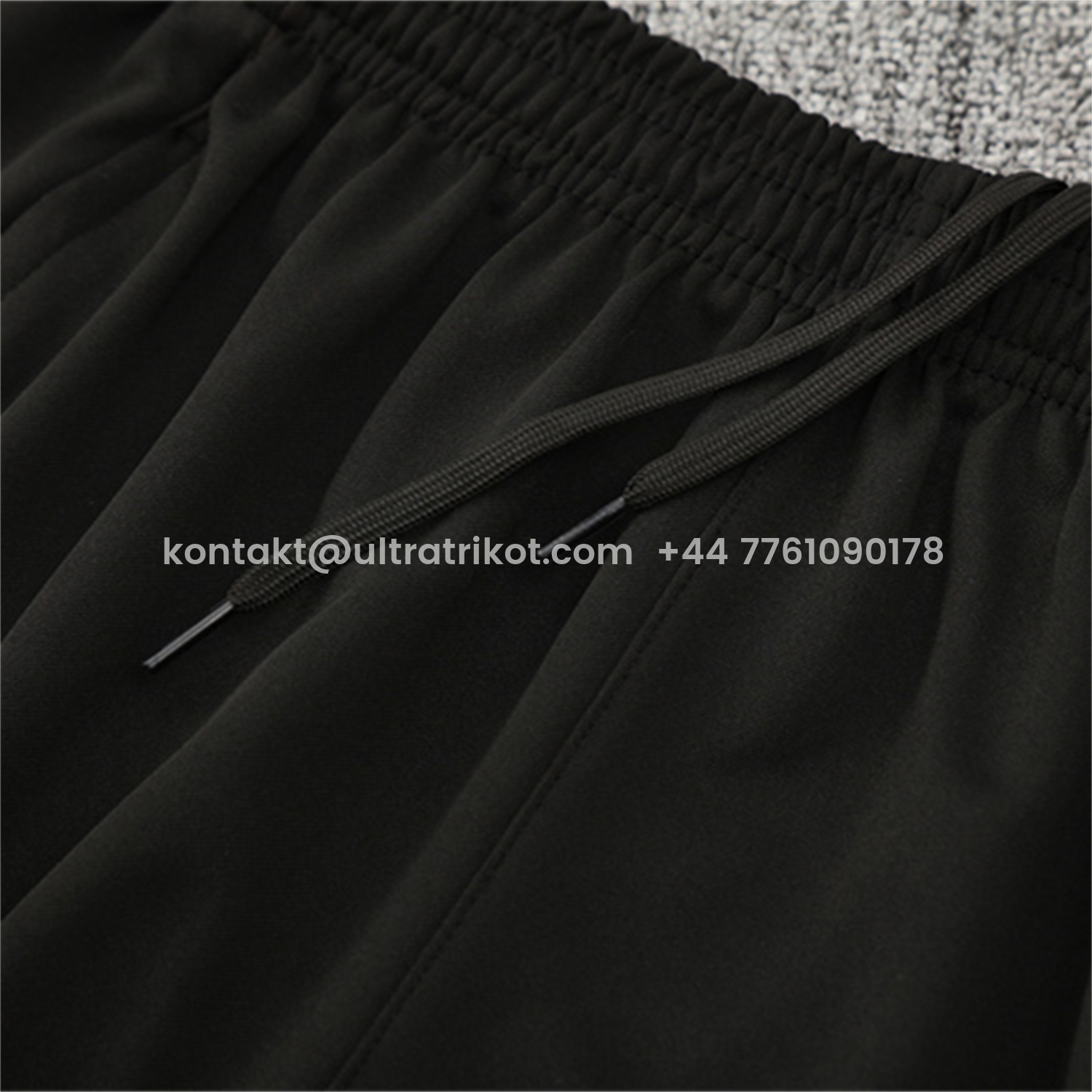 UltraTrikot-Liver.pool 25-26 Long Sleeve Training Set - Green Top & Black Pants