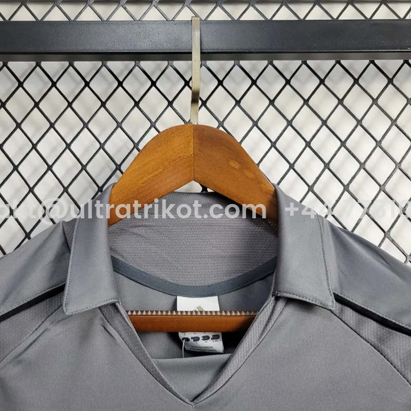 UltraTrikot-Retro Real Madrid 05-06 Third Jersey