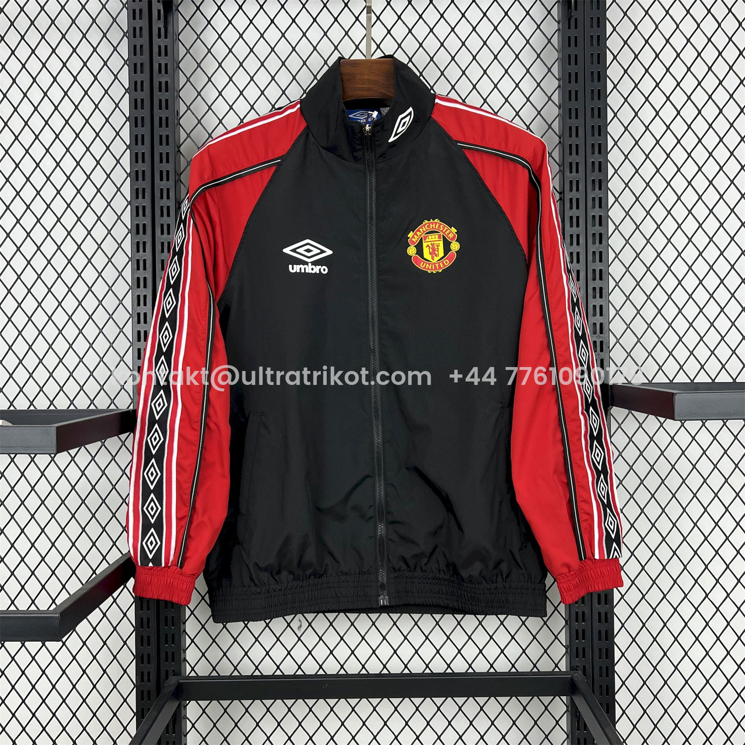 UltraTrikot-Retro Manchester United 1998-99 Throwback Windbreaker Jacket - Black and Red