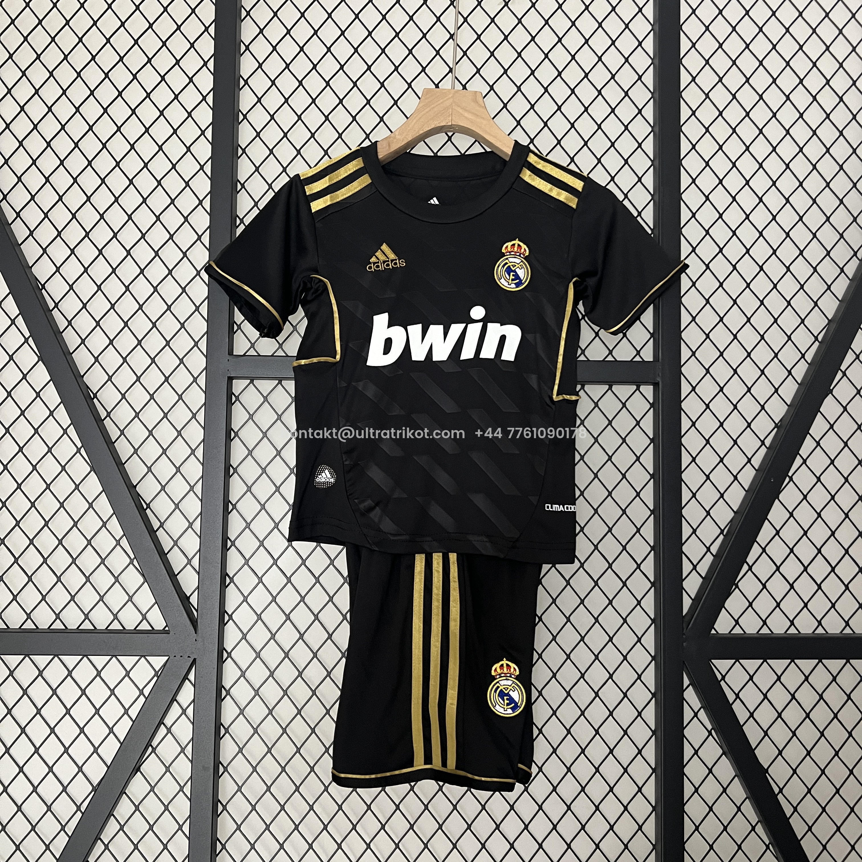 UltraTrikot-Retro Real Madrid 11-12 Away Stadium Kids Kit