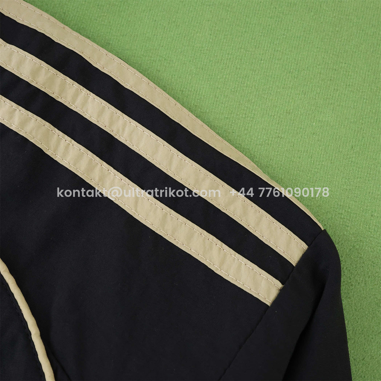 UltraTrikot-Liver.pool 25-26 Throwback Windbreaker Jacket - Black