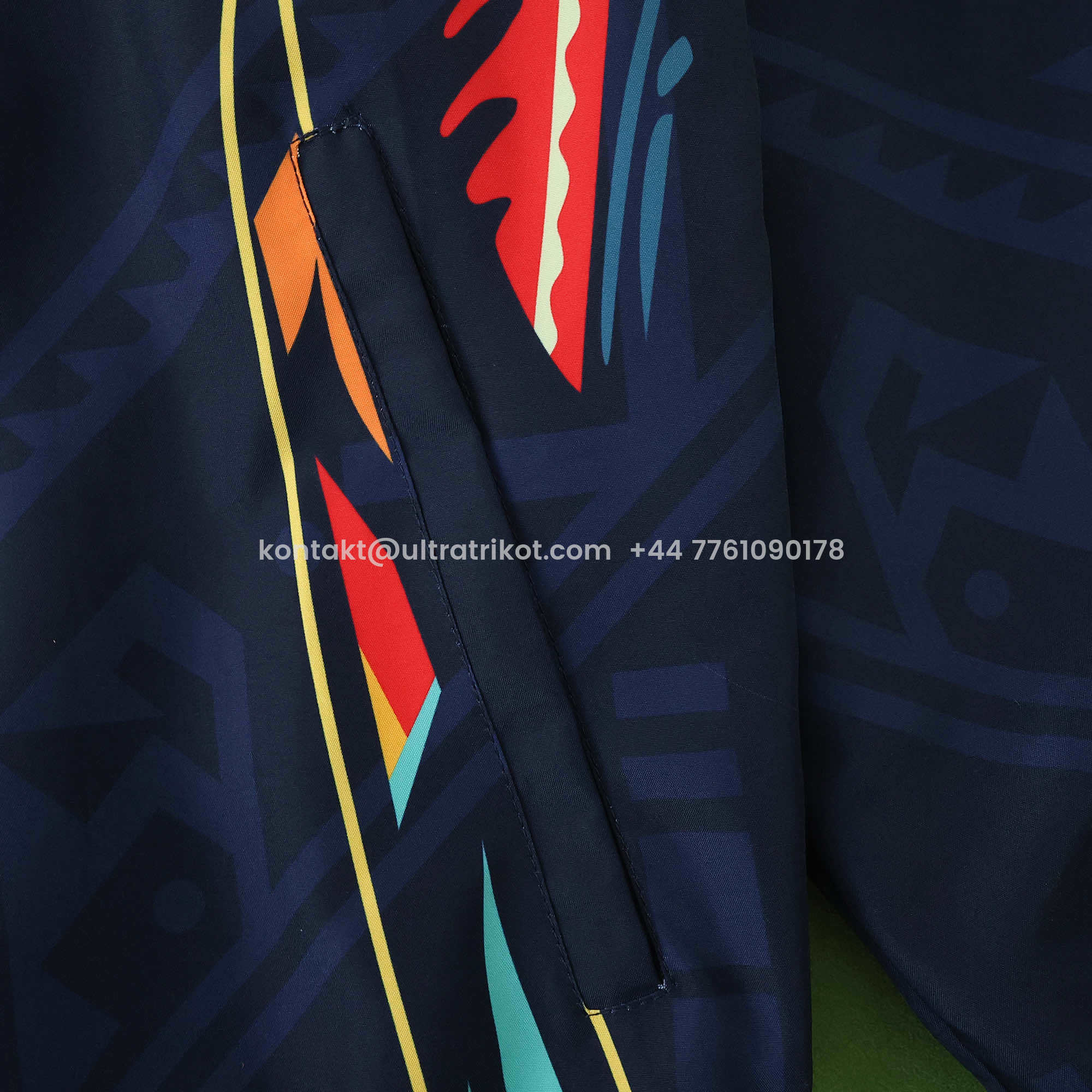 UltraTrikot-Club América 25-26 Throwback Double Sided Reversible Windbreaker - Blue & Black