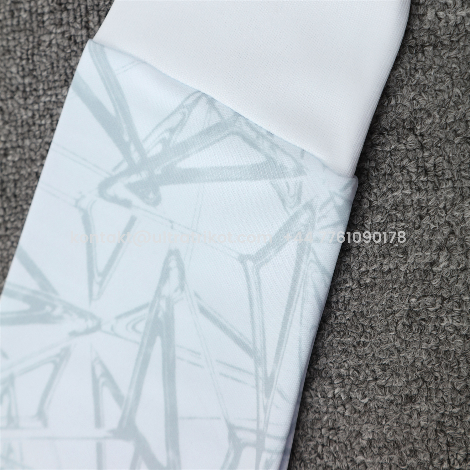 UltraTrikot-Real Madrid 25-26 Traning Hoodie Set - Triangular Spots White Hoodie With Black Pants