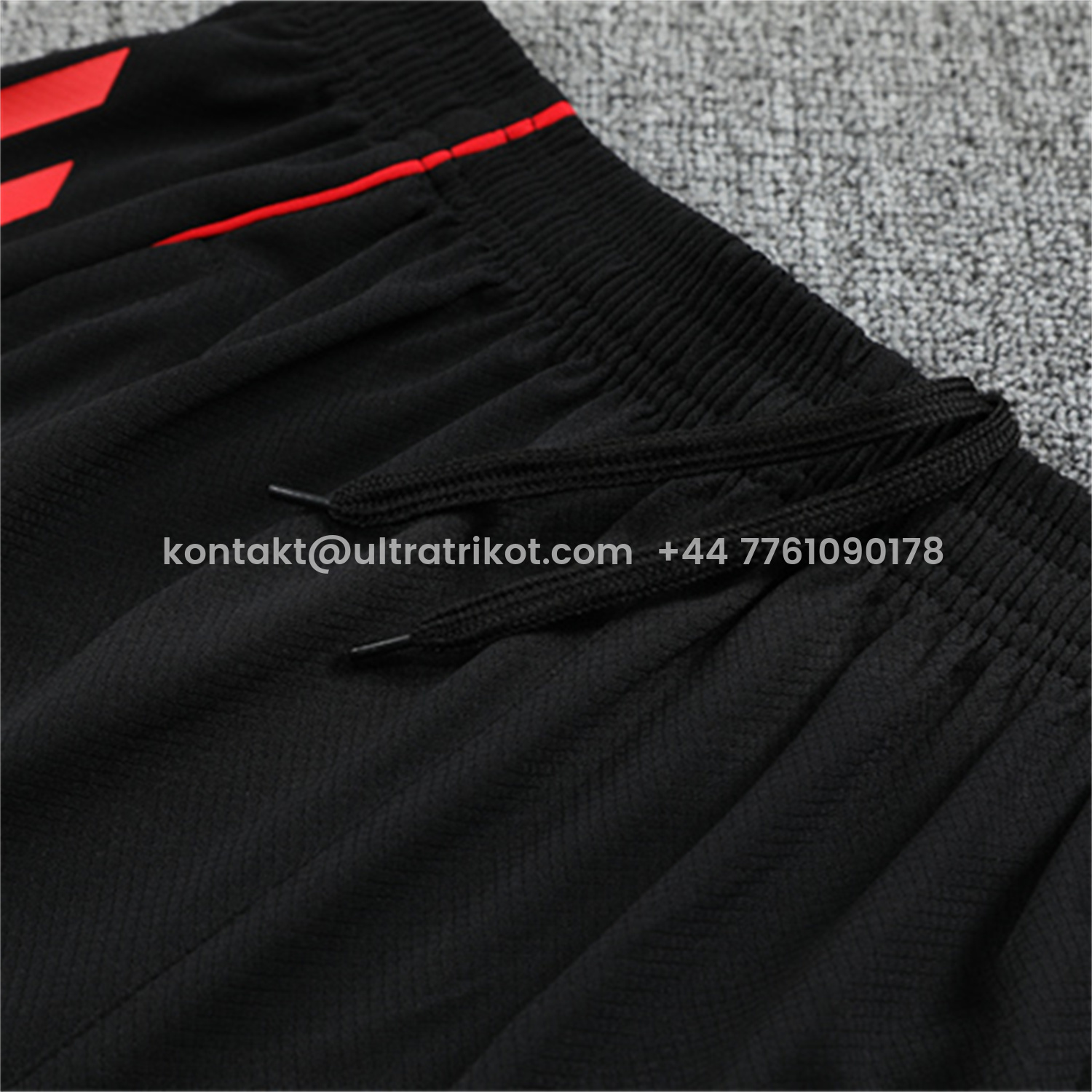 UltraTrikot-Liver.pool 25-26 Short-Sleeve Training Set - Black Top & Black Shorts