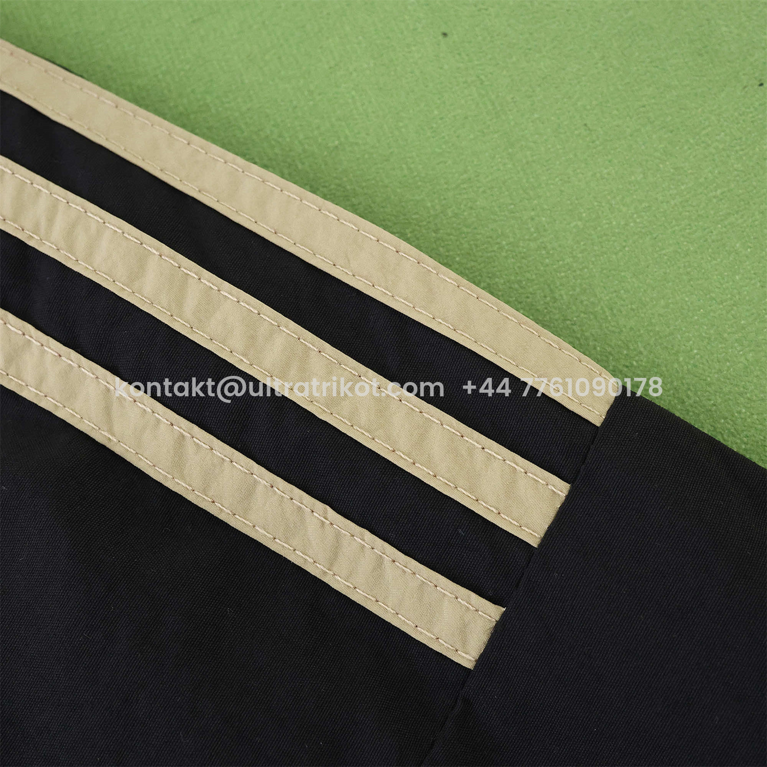 UltraTrikot-Liver.pool 25-26 Throwback Windbreaker Jacket - Black