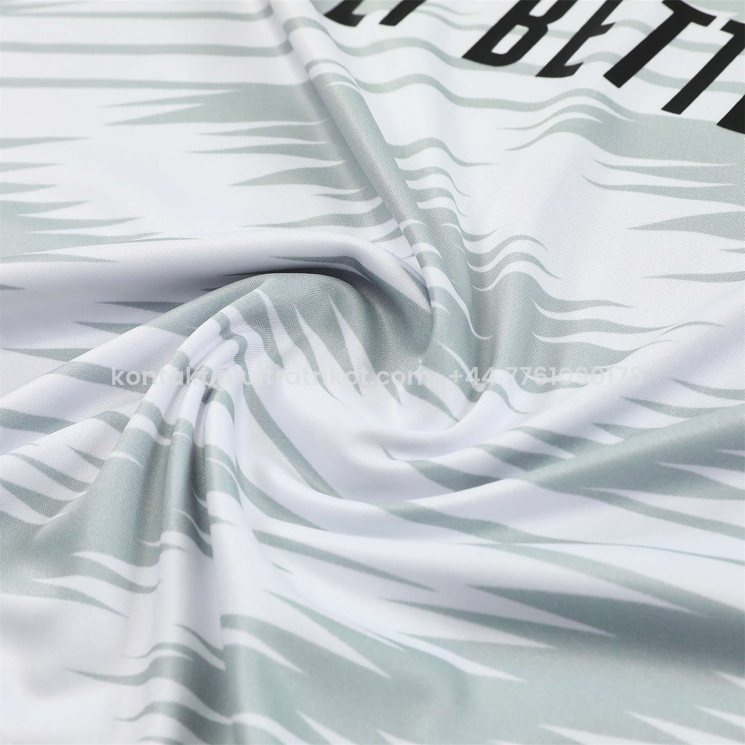 UltraTrikot-Real Madrid 25-26 Short-Sleeve Training Set - Grey Arrow Pattern Top & Black Shorts